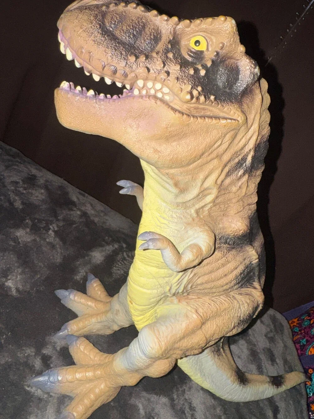 Toys R Us Tyrannosaurus rex Dinosaur Figure 22 Inch Tan Black Yellow
